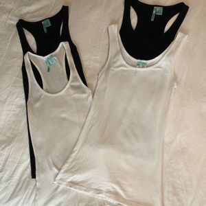 Women’s basic tank tops ⭐️4 for $15⭐️